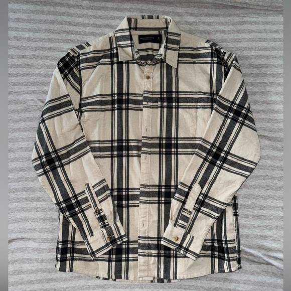 Men’s Abercrombie & Fitch Flannel - Picture 2 of 6